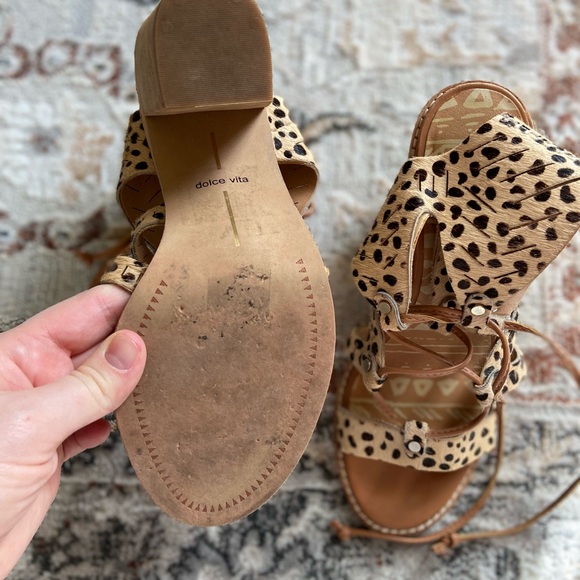 Dolce Vita Luci Leopard Print Calf Hair Block Heels - Picture 4 of 4